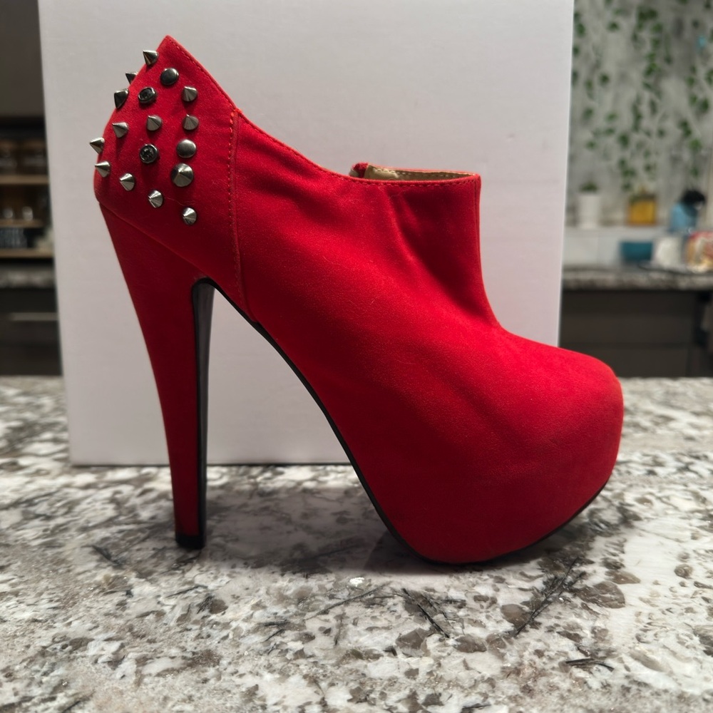 Y2K  Red Suede studded platform booties with silver spikes